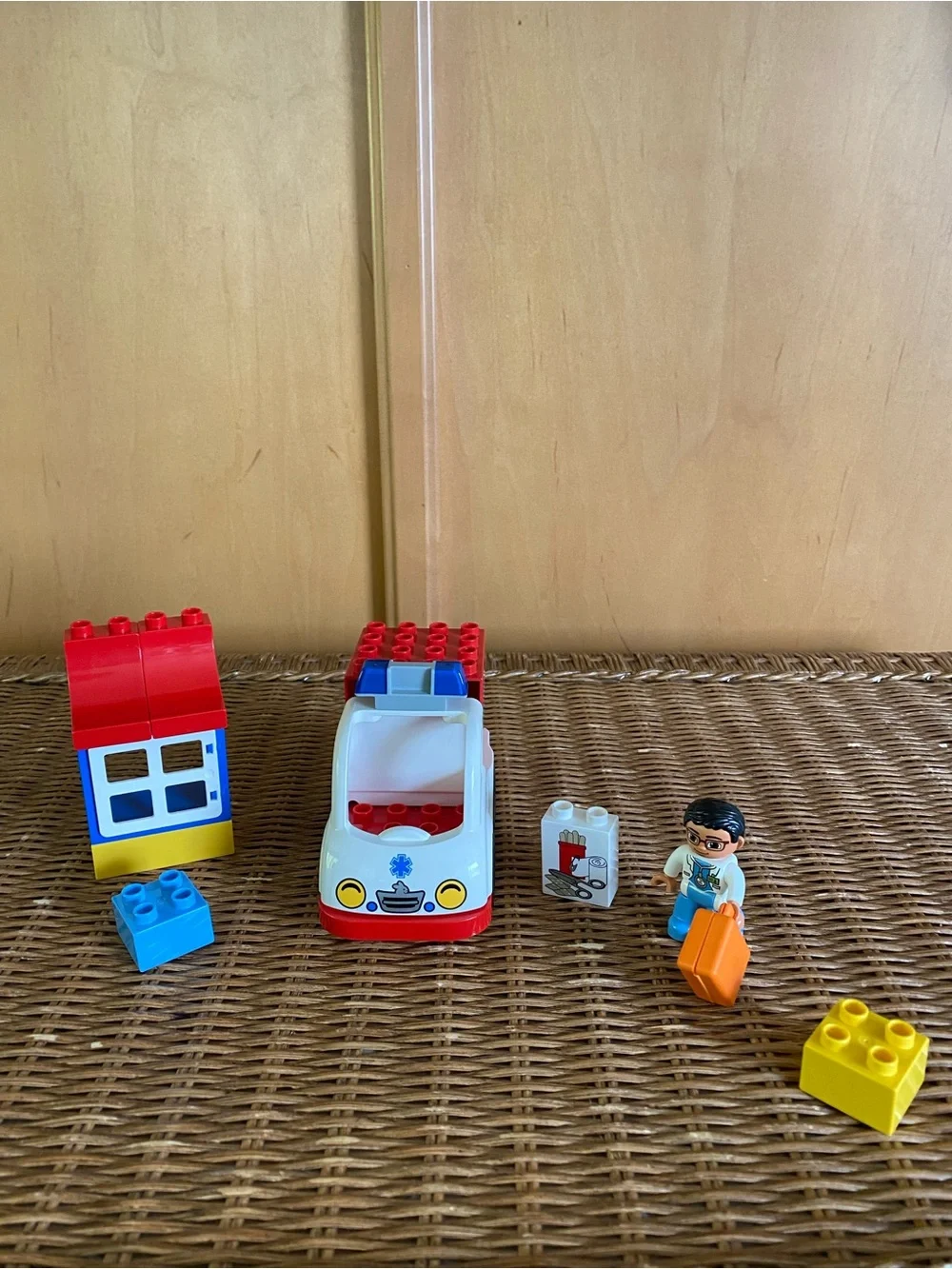 LEGO Duplo 10527 First Ambulance Doctor Clinic Set Vehicle Figure Complete